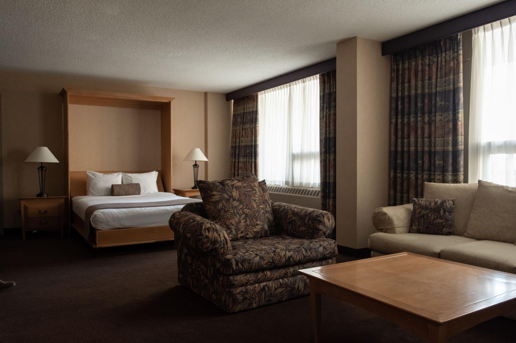 Отель Ramada Plaza By Wyndham Calgary Downtown Экстерьер фото