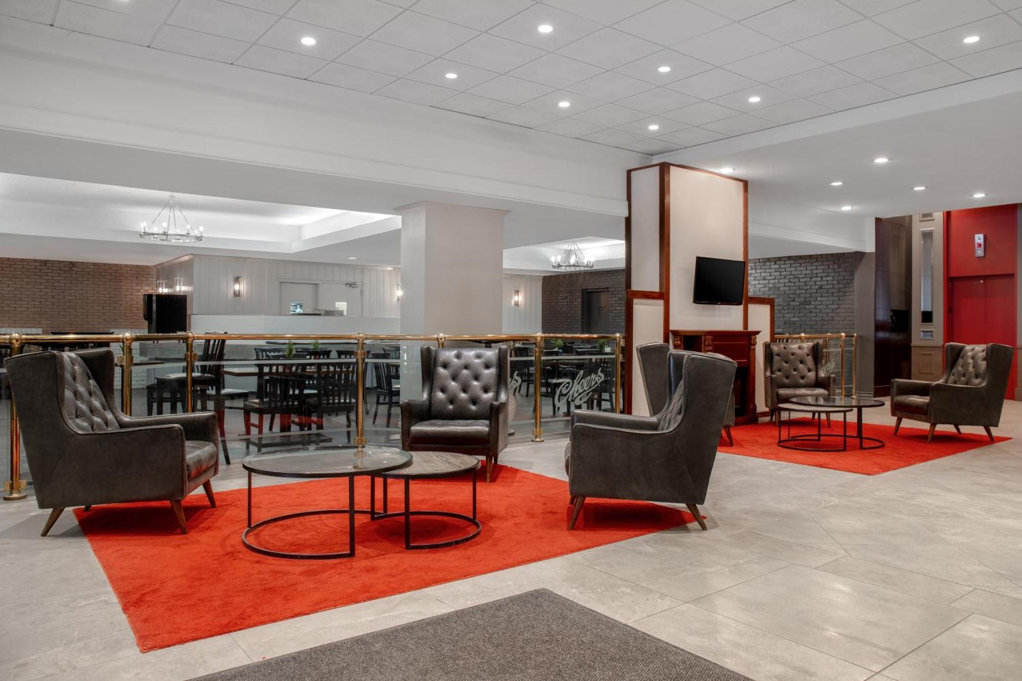 Отель Ramada Plaza By Wyndham Calgary Downtown Экстерьер фото