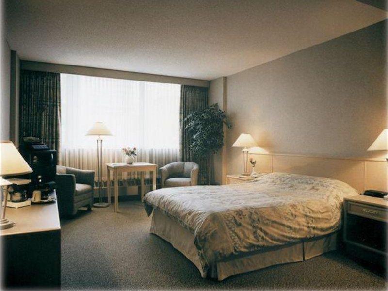 Отель Ramada Plaza By Wyndham Calgary Downtown Экстерьер фото